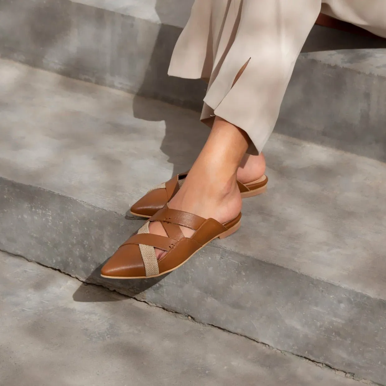 Lana tan mule