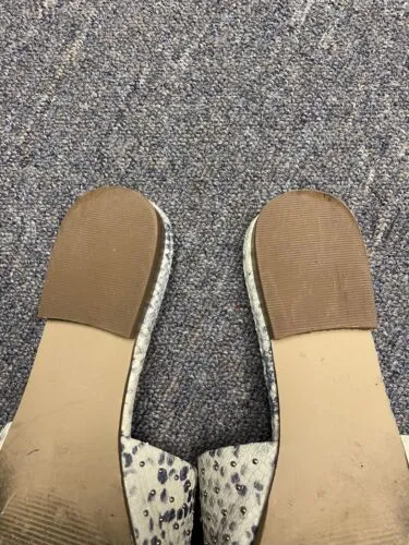 Steve Madden Girl Shoes Sz 8M Tania White Black Snake Studded Almond Toe Mules